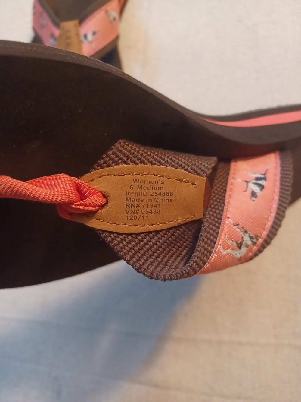 L.L.Bean Maine Isle Flip Flops With Pointer Motif Women's Size 6 - Picture 2 of 7